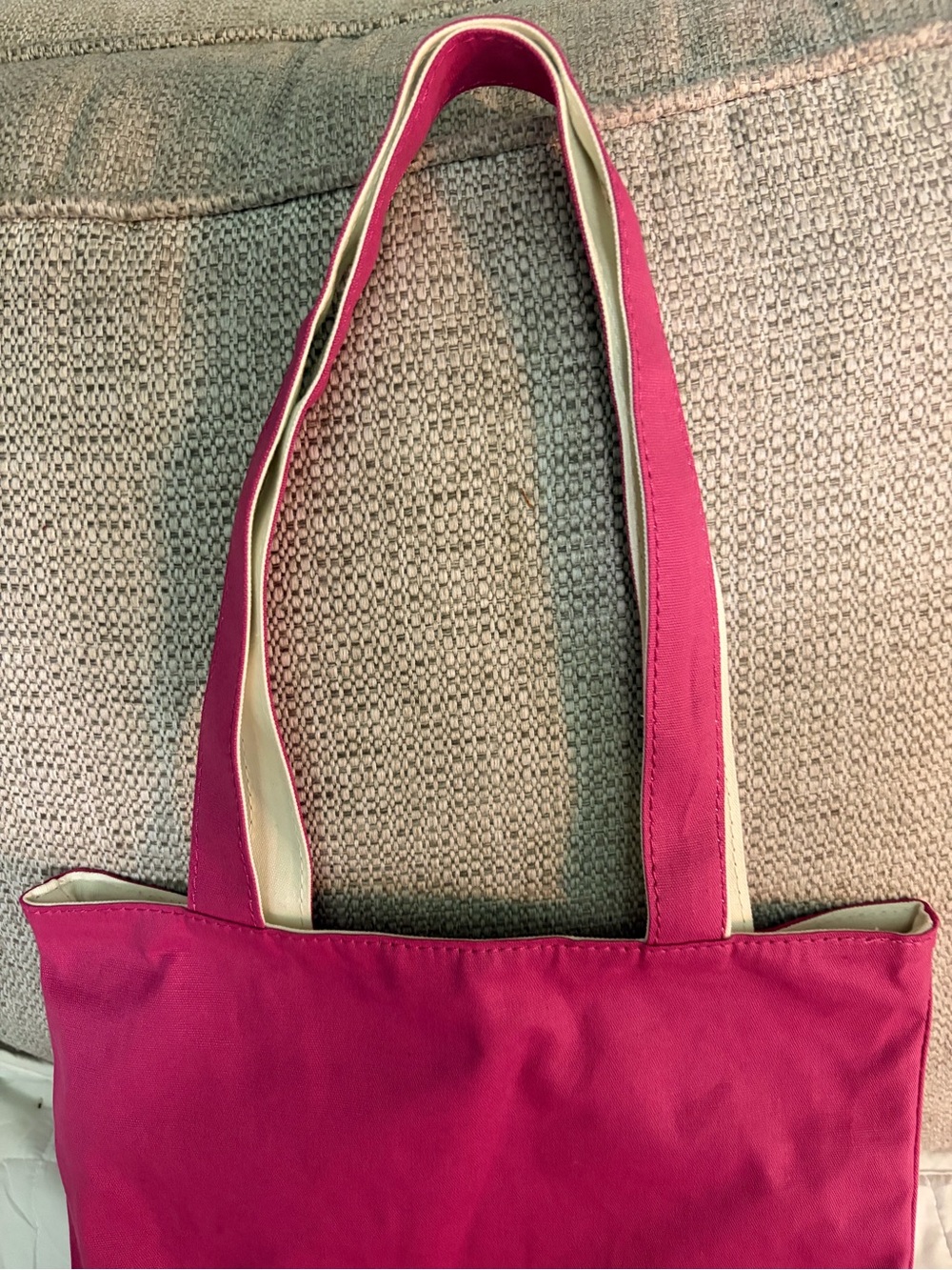 Magenta Gucci Beauty Canvas Tote with Gold Logo - Picture 3 of 9
